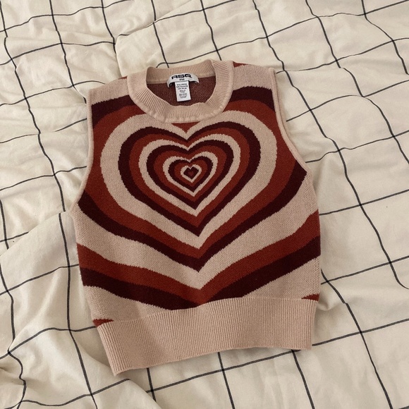 Women’s Tully’s heart tank - Picture 1 of 2